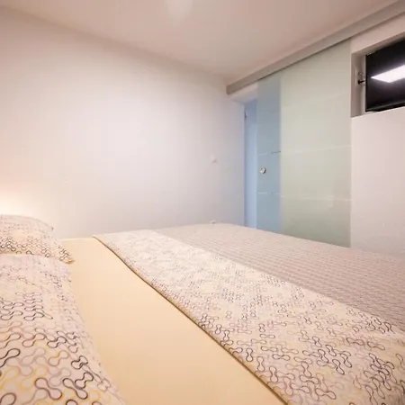 شقة In Mastrinka With Loggia, Air Conditioning, Wifi 5159-2 تروغير