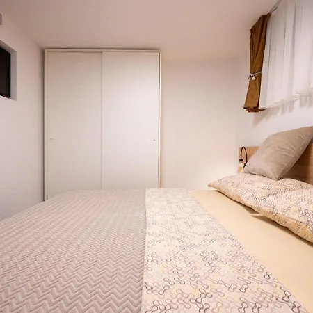 In Mastrinka With Loggia, Air Conditioning, Wifi 5159-2 * 트로기르