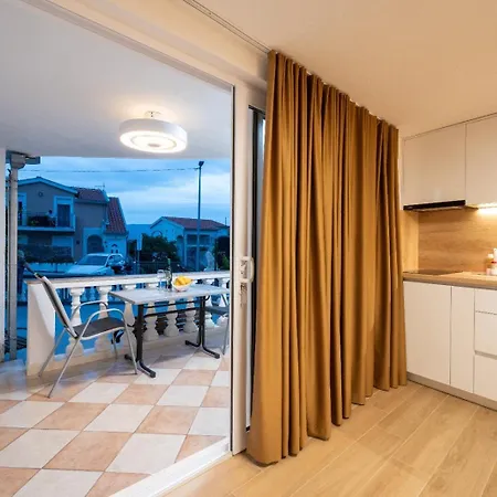 In Mastrinka With Loggia, Air Conditioning, Wifi 5159-2 *