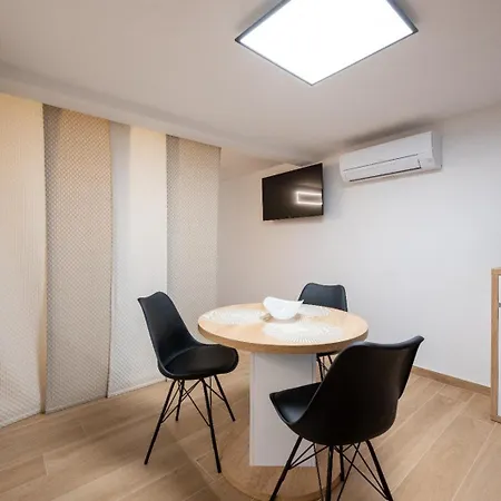 In Mastrinka With Loggia, Air Conditioning, Wifi 5159-2 트로기르