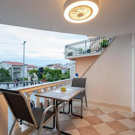 In Mastrinka With Loggia, Air Conditioning, Wifi 5159-2 트로기르