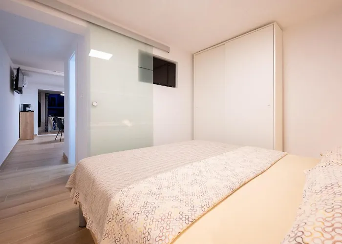 아파트 In Mastrinka With Loggia, Air Conditioning, Wifi 5159-2 트로기르