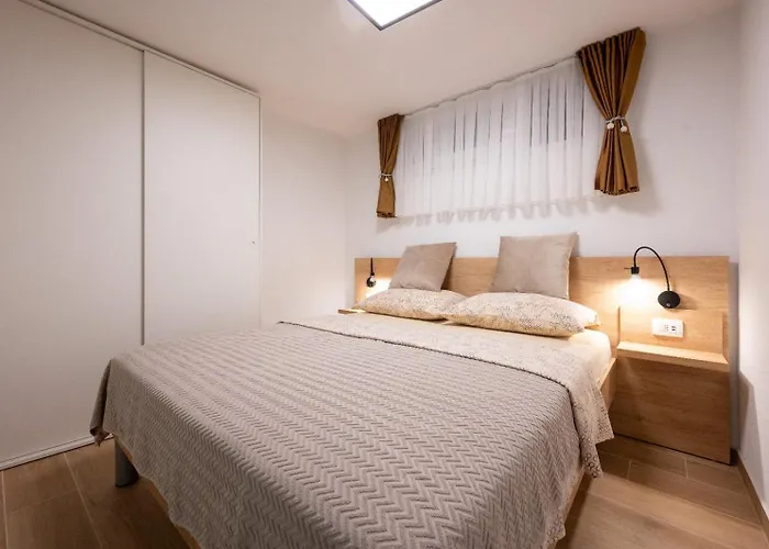 In Mastrinka With Loggia, Air Conditioning, Wifi 5159-2 아파트