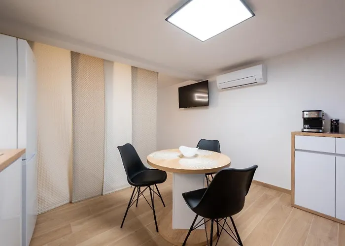 In Mastrinka With Loggia, Air Conditioning, Wifi 5159-2 트로기르