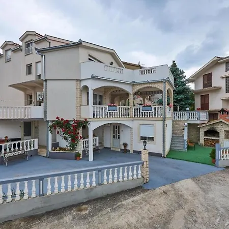 In Mastrinka With Loggia, Air Conditioning, Wifi 5159-2 تروغير