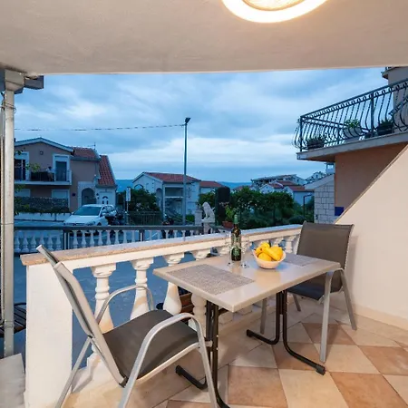 In Mastrinka With Loggia, Air Conditioning, Wifi 5159-2 شقة *