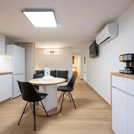 In Mastrinka With Loggia, Air Conditioning, Wifi 5159-2