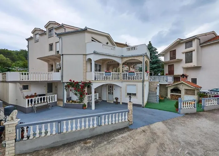 In Mastrinka With Loggia, Air Conditioning, Wifi 5159-2 Trogir