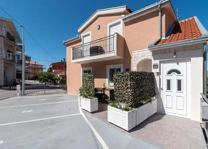 In Mastrinka With Loggia, Air Conditioning, Wifi 5159-2 * Trogir