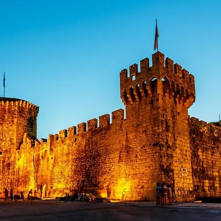 In Mastrinka With Loggia, Air Conditioning, Wifi 5159-2 Trogir