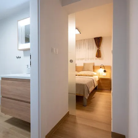 In Mastrinka With Loggia, Air Conditioning, Wifi 5159-2 Lägenhet Trogir